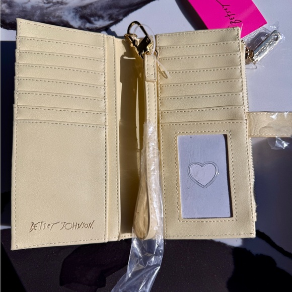 NWT! Fabulous Betsey Johnson Sunflower and Black, Daisy Wrist Wallet! - Picture 2 of 6